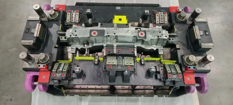 Transfer die with its cams, seen from above